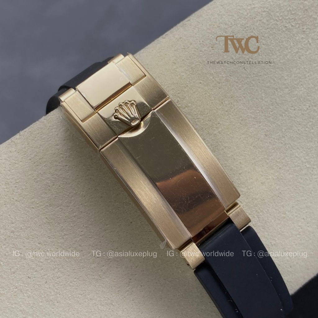 Rolex Daytona OysterFlex Yellow Gold Red Accents