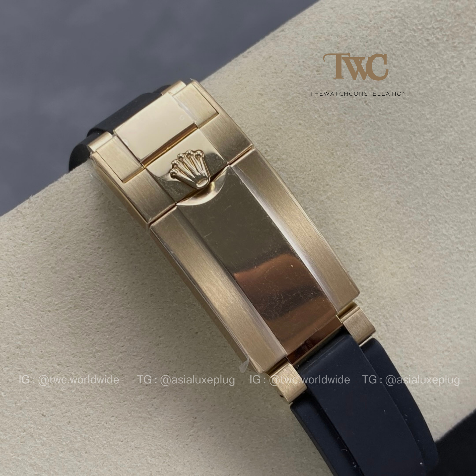 Rolex Daytona OysterFlex Yellow Gold Red Accents